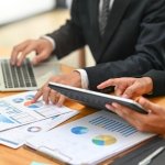 photo when to hire a tax consultant 400x300 1