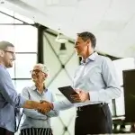 sales manager making deal 113961c361